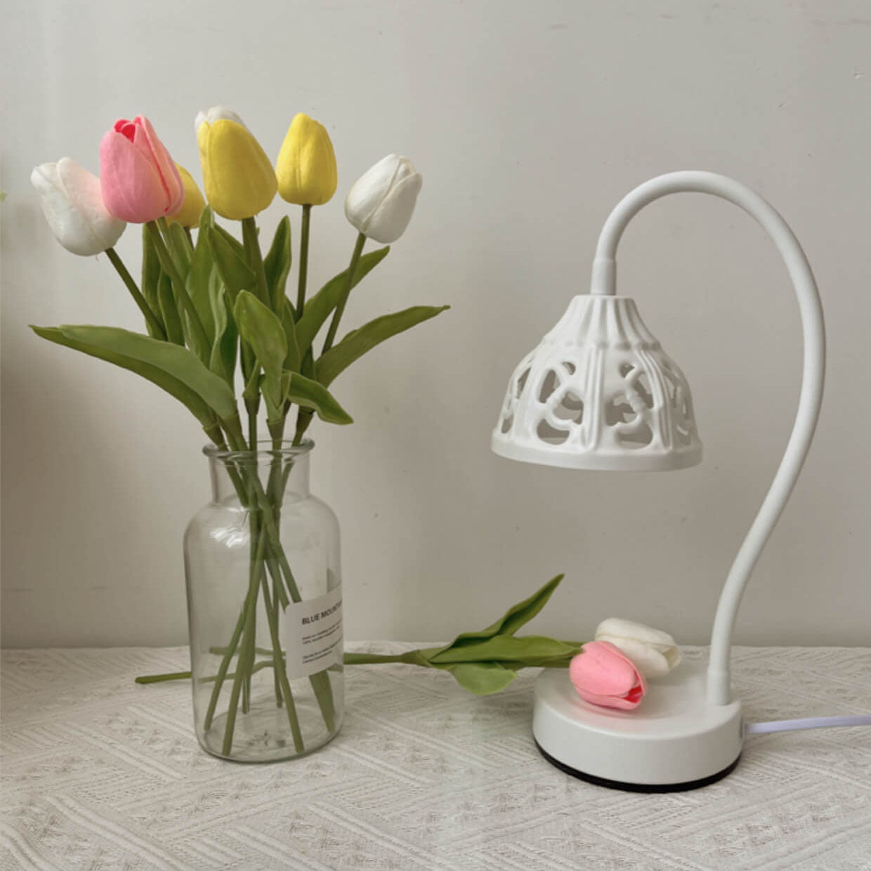 Style Hollow Round Design Table Lamp