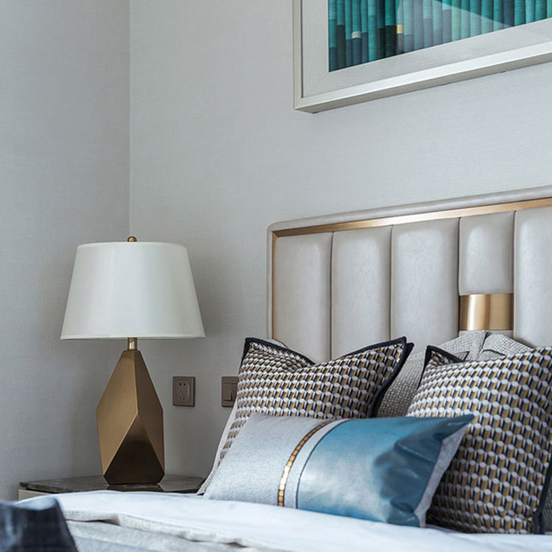 Polygonal Round Hardware Fabric Table Lamp