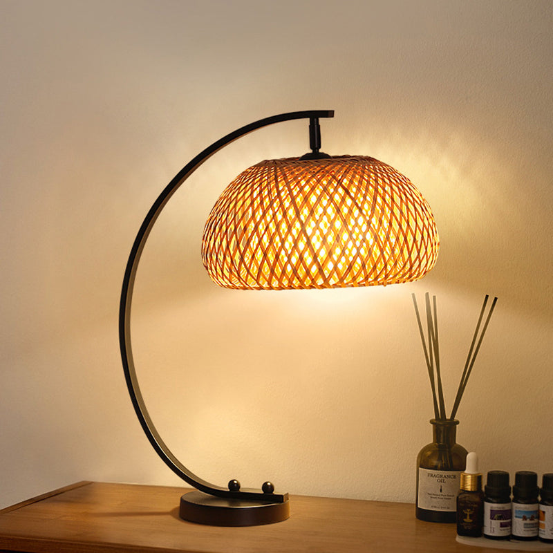 Curved Pole Round Mesh Table Lamp
