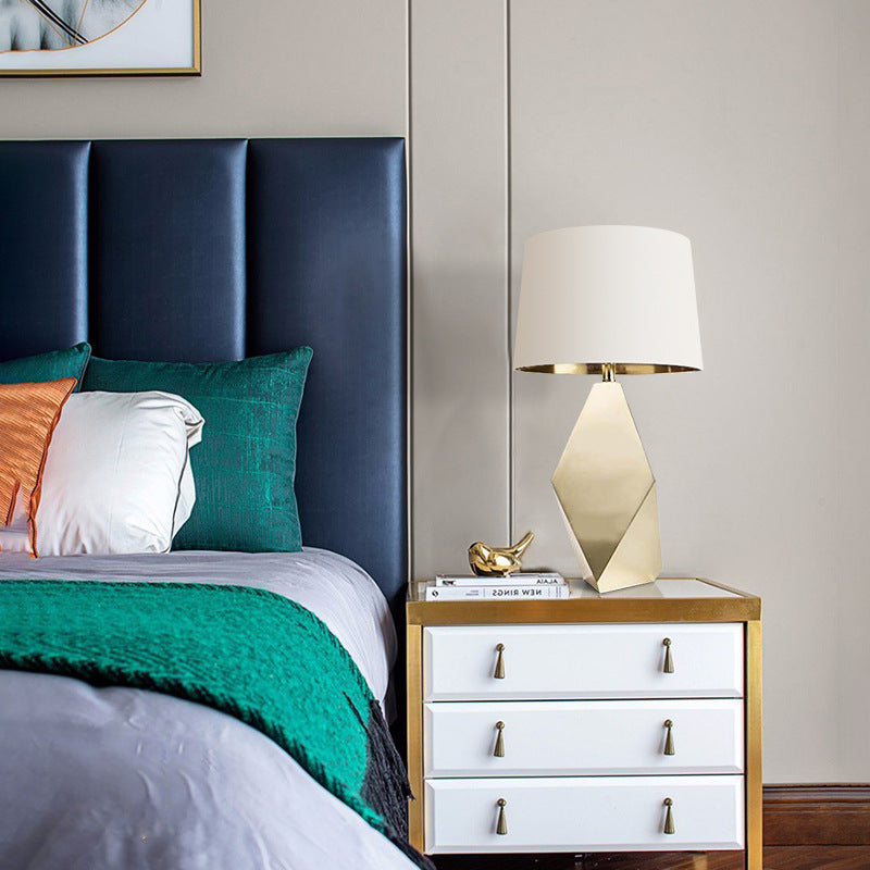 Polygonal Round Hardware Fabric Table Lamp
