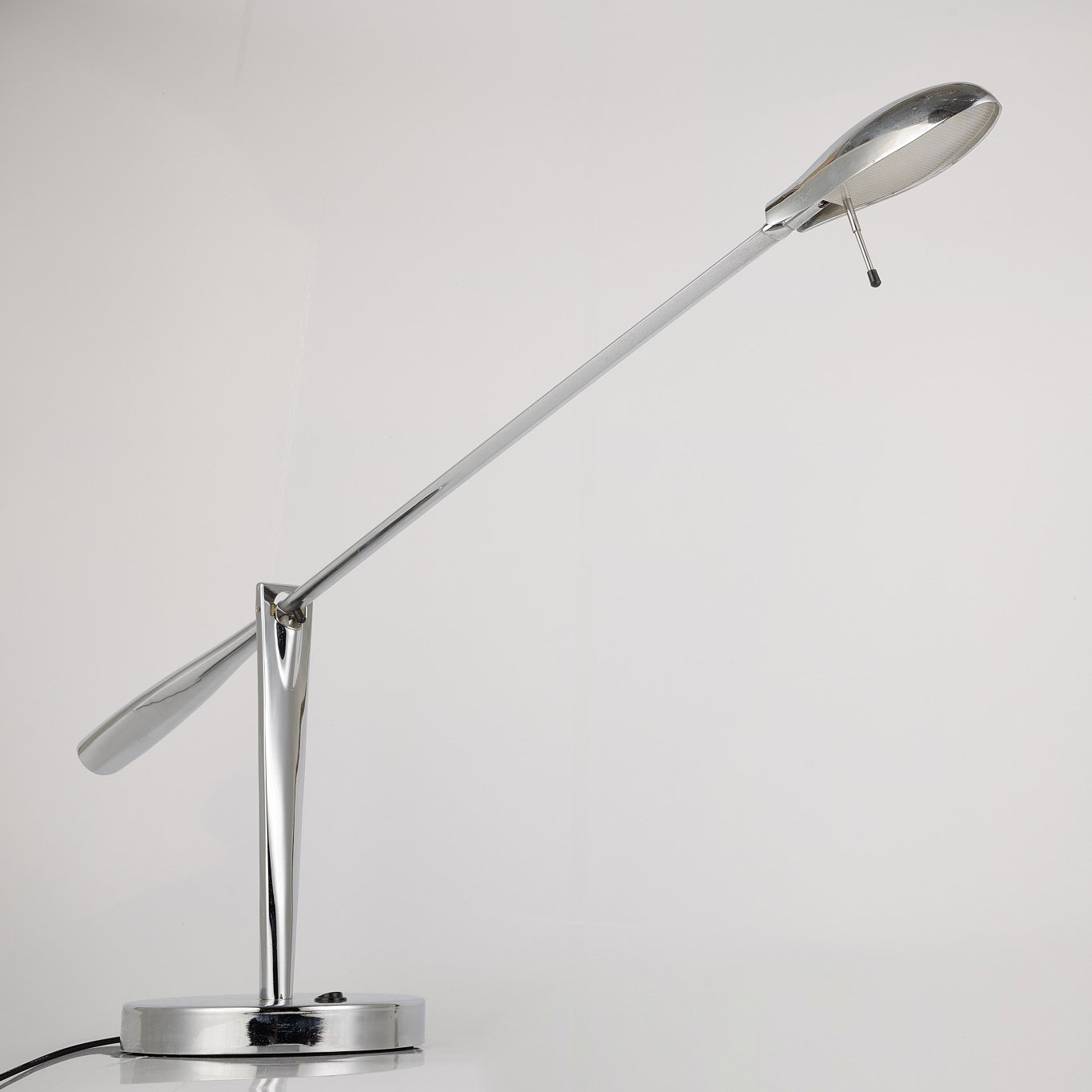 Long Arm Iron Metal Table Lamp