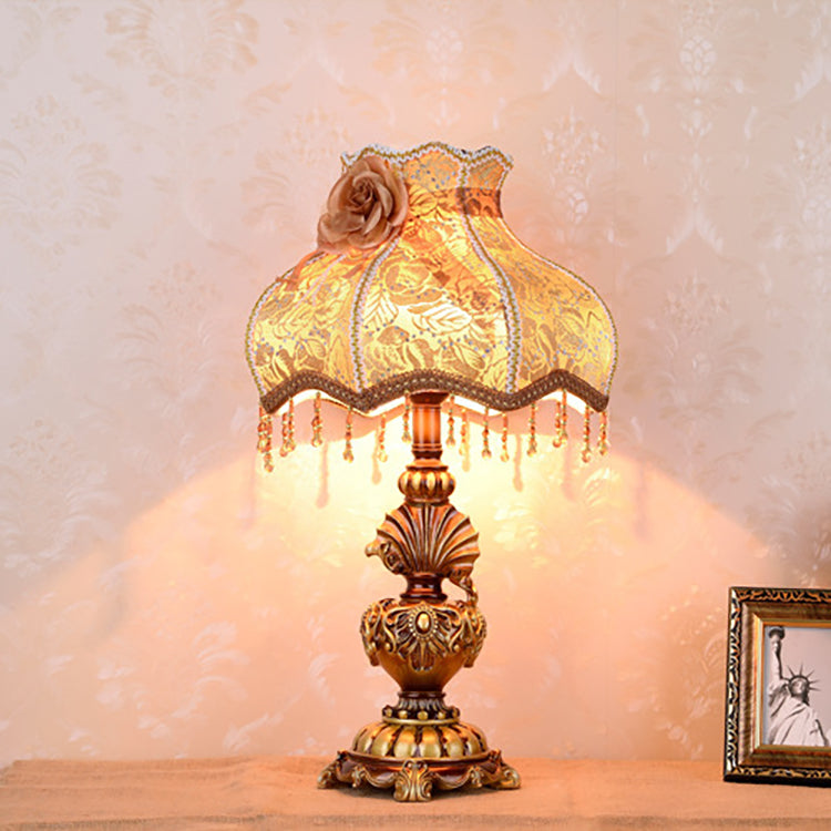 Pastoral Flower Pattern Fabric Table Lamp