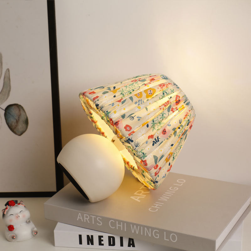 Pastoral Floral Pattern Fabric Table Lamp