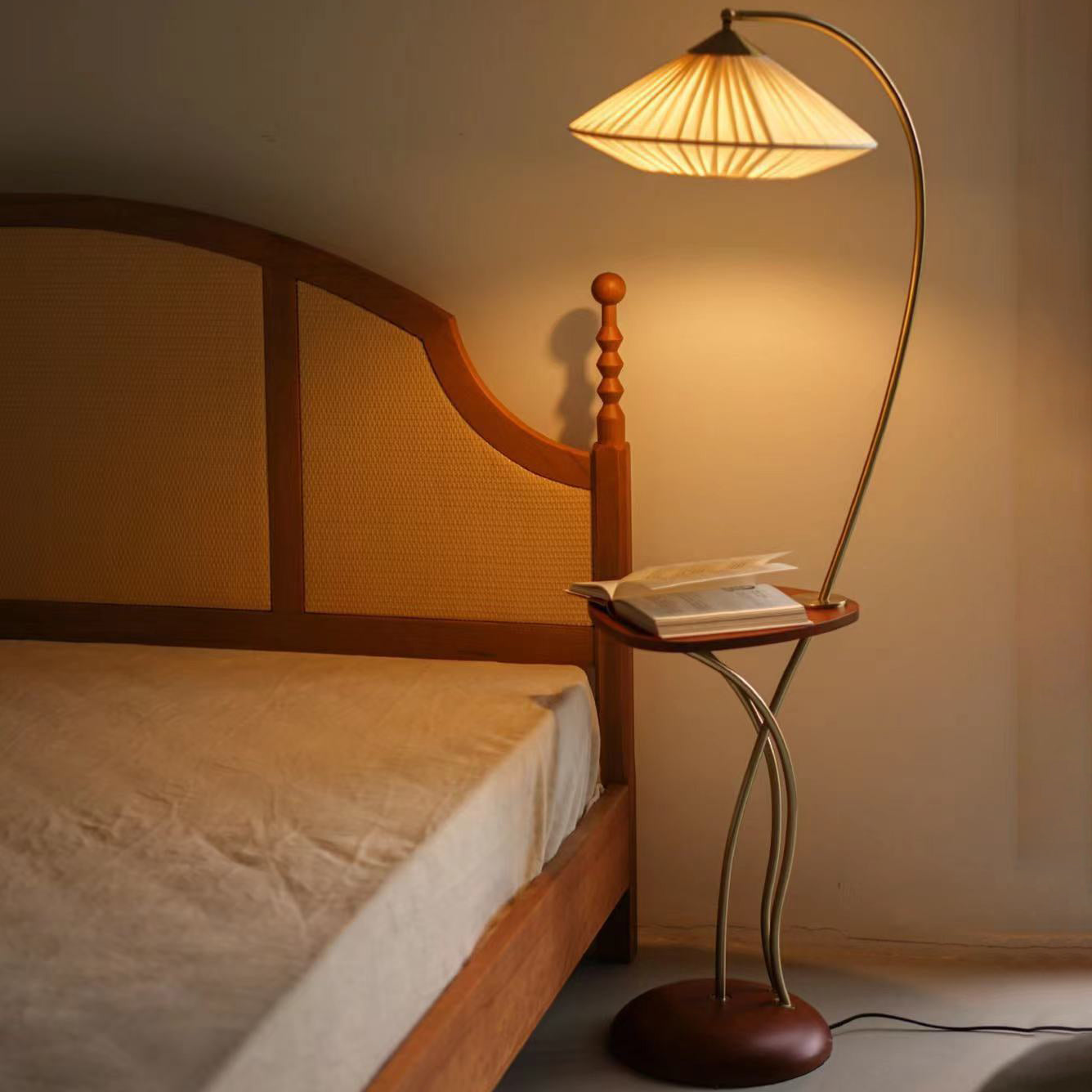Round Cone Table Fabric Floor Lamp