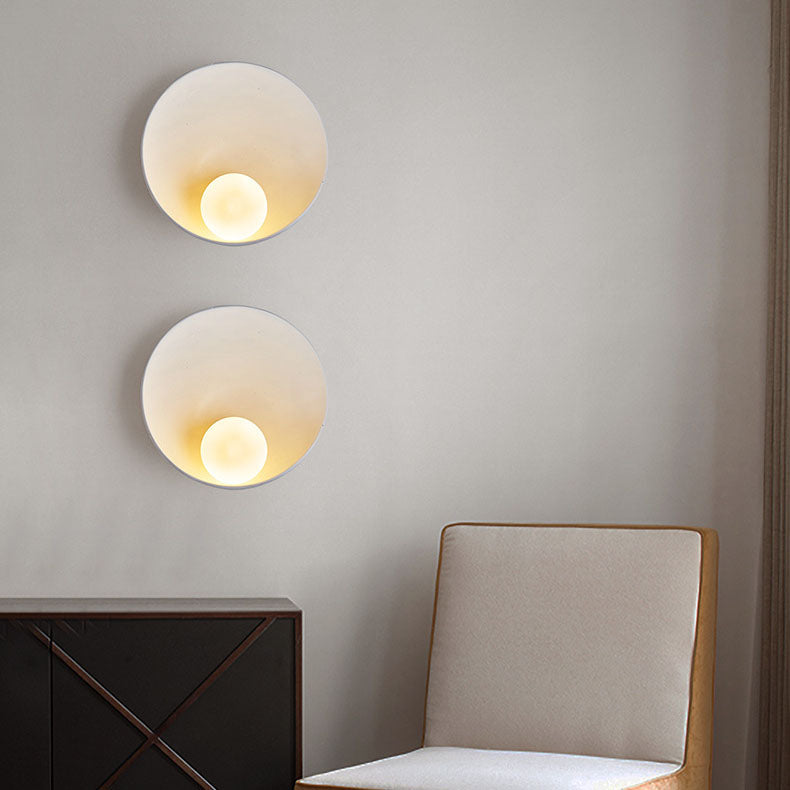 Round Iron Resin Wall Lamp