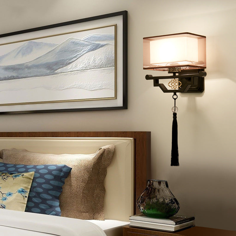 Classical Embroidered Iron Fabric Wall Lamp