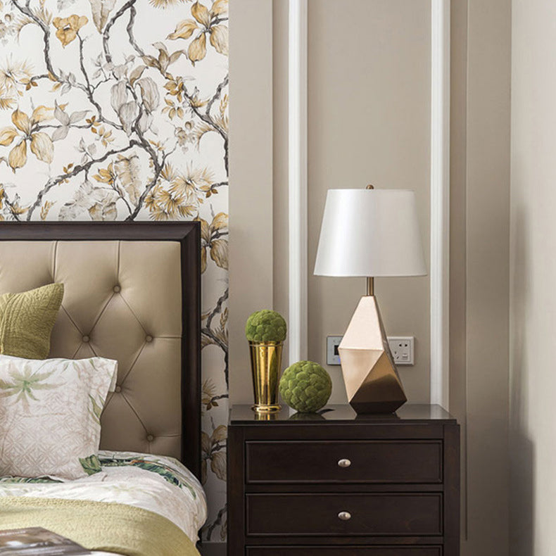 Polygonal Round Hardware Fabric Table Lamp