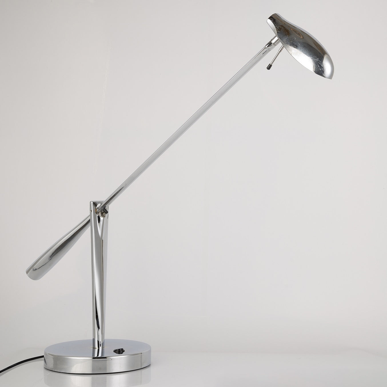 Long Arm Iron Metal Table Lamp