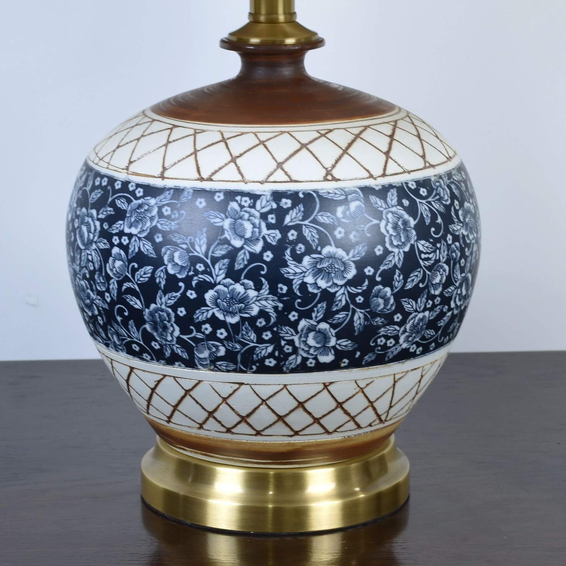Round Ceramic Hardware Fabric Table Lamp