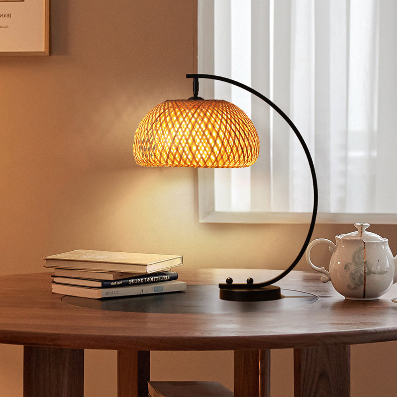 Curved Pole Round Mesh Table Lamp