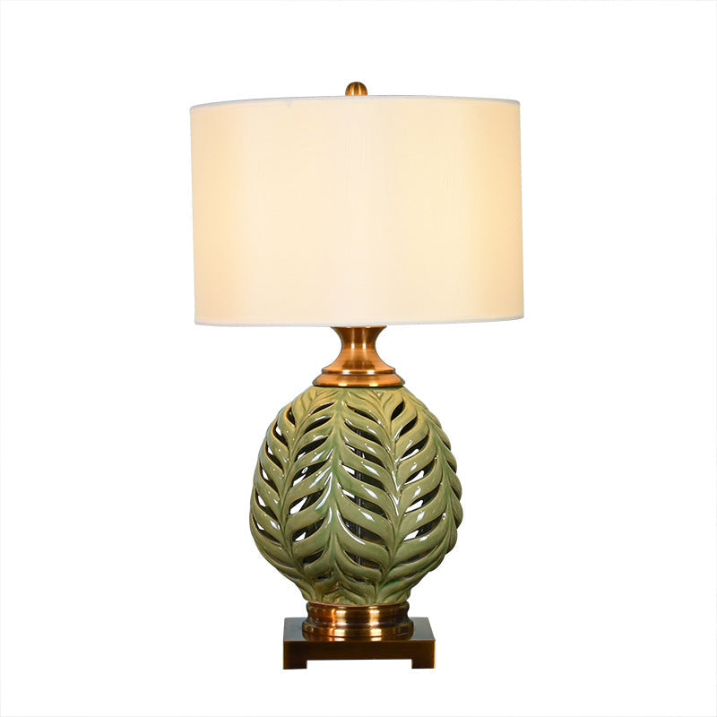 Hollowed Out Leaves Vase Table Lamp