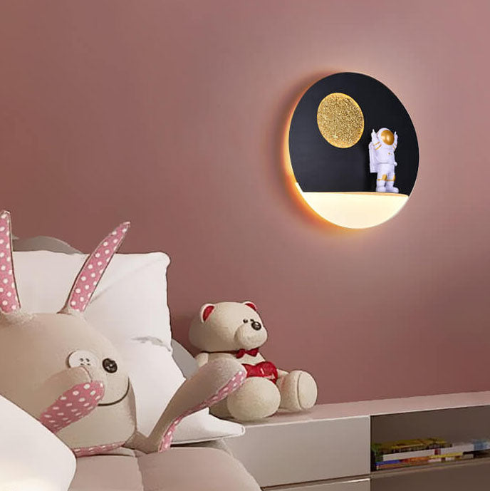 Iron Resin Round Astronaut Wall Lamp