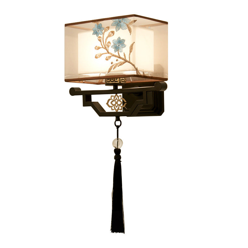 Classical Embroidered Iron Fabric Wall Lamp