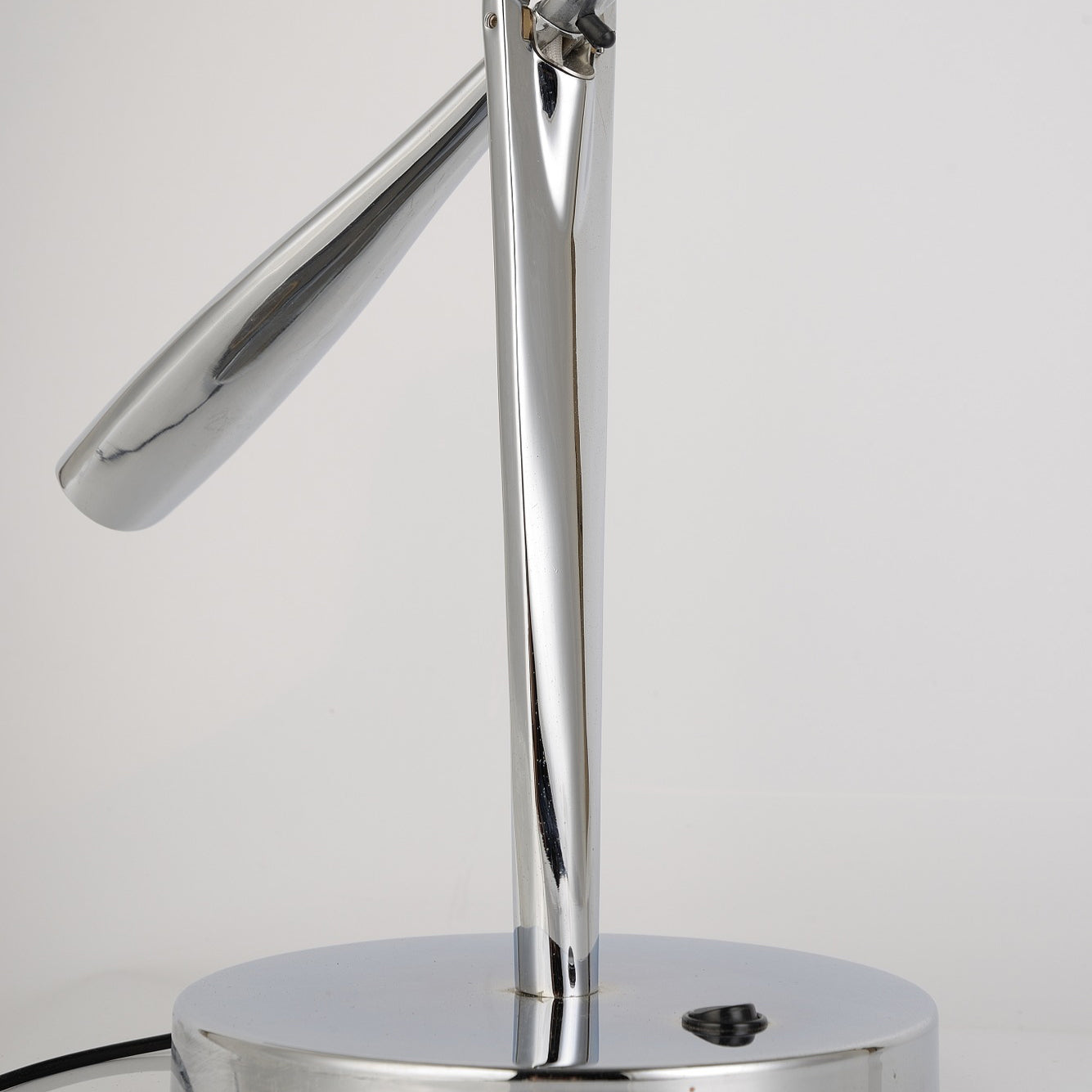 Long Arm Iron Metal Table Lamp