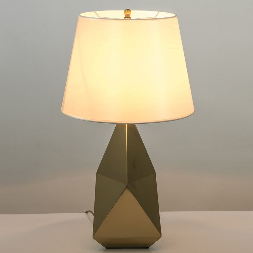 Polygonal Round Hardware Fabric Table Lamp