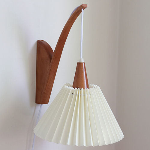 Solid Wood Pleated Fabric Wall Lamp