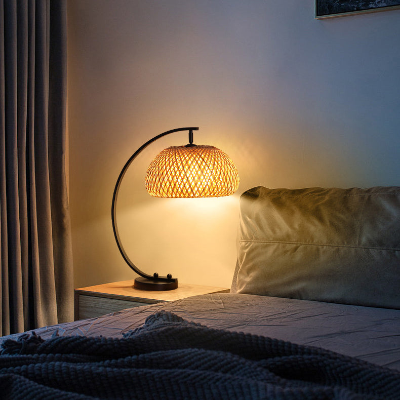 Curved Pole Round Mesh Table Lamp
