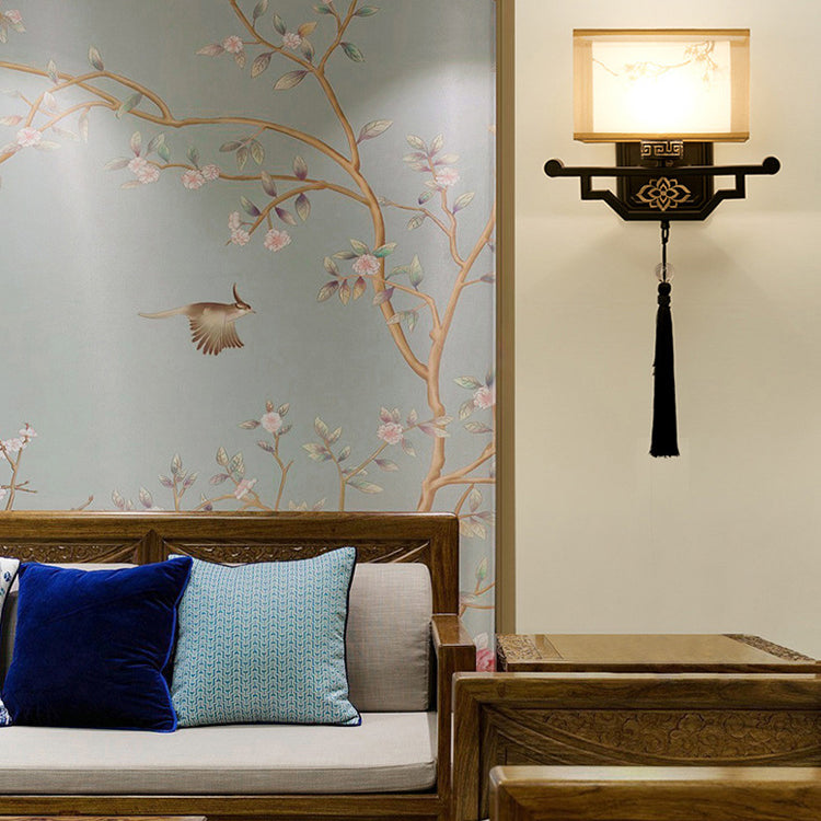 Classical Embroidered Iron Fabric Wall Lamp