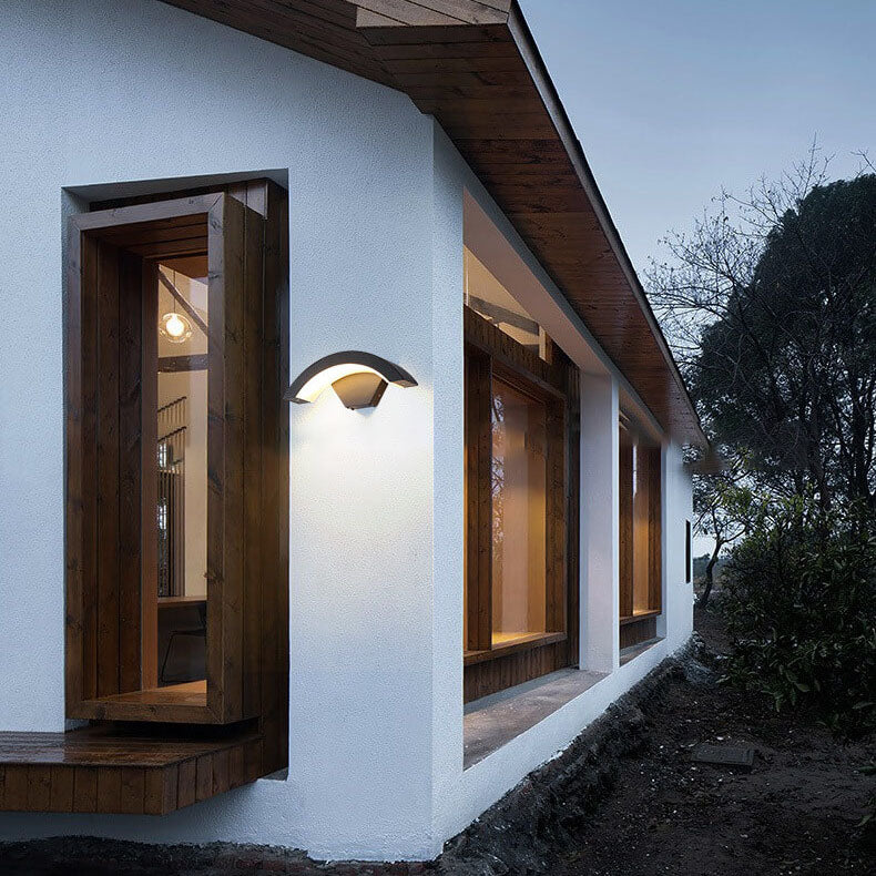 Aluminum Acrylic Curved Outdoor Light