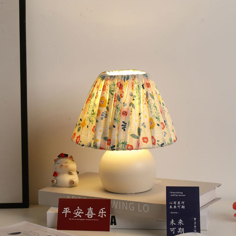 Pastoral Floral Pattern Fabric Table Lamp