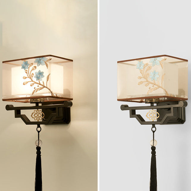 Classical Embroidered Iron Fabric Wall Lamp