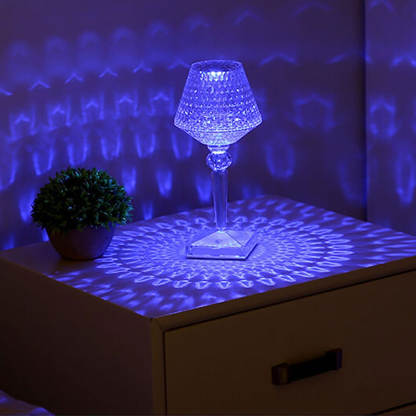 Acrylic Diamond Wine Glass Table Lamp