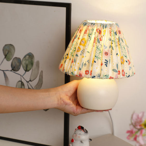 Pastoral Floral Pattern Fabric Table Lamp