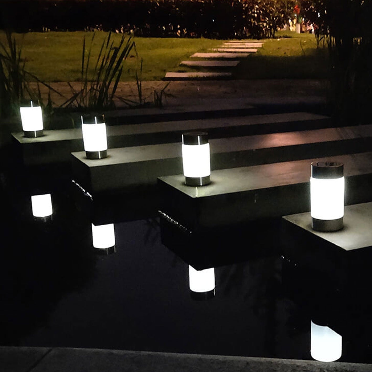 Solar Plastic Cylindrical Design Outdoor Light