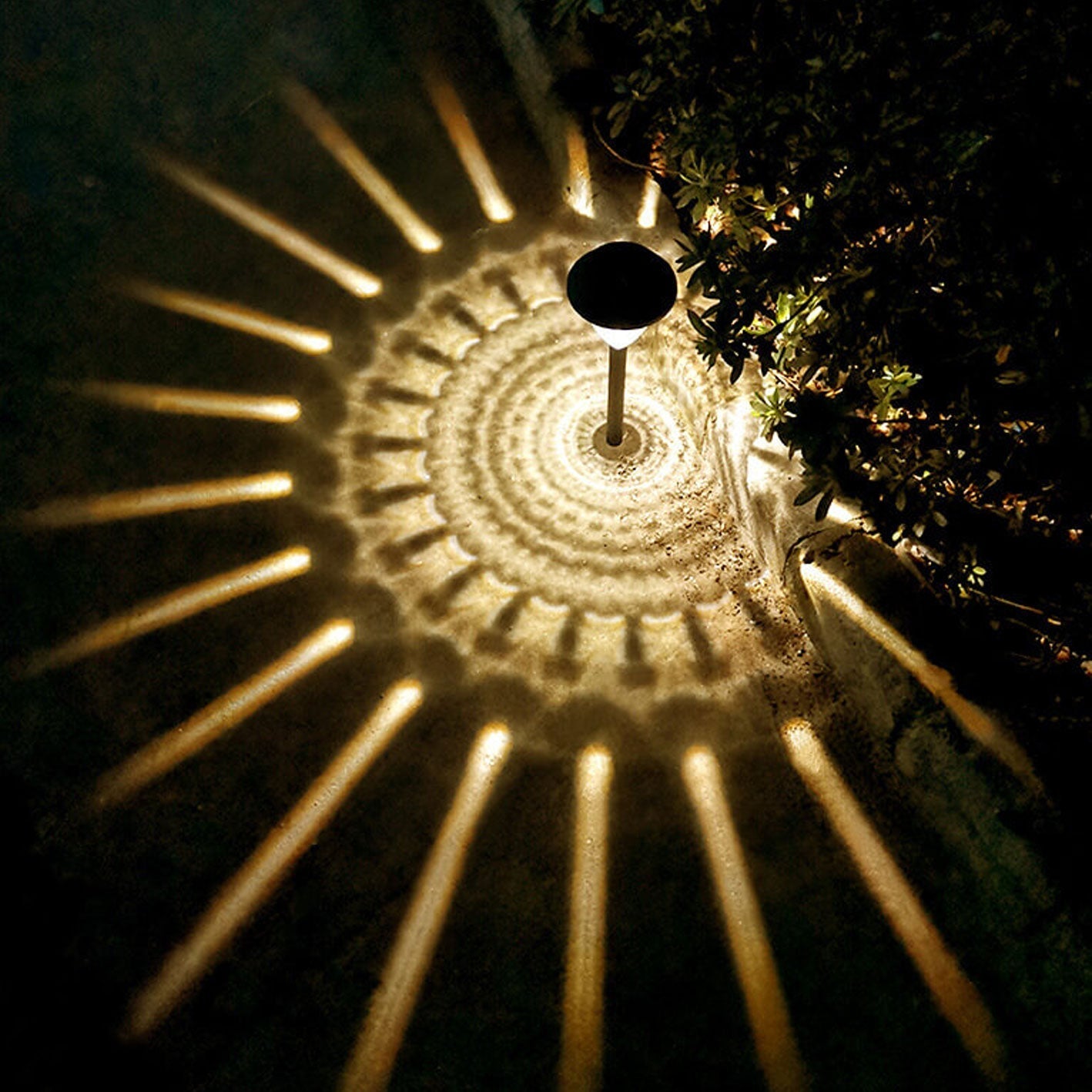 Solar Waterproof Circular Divergent Outdoor Light