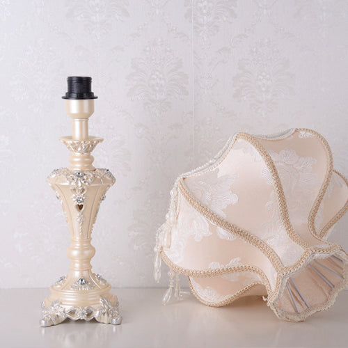 Round Tasseled Vase Fabric Table Lamp