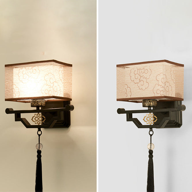 Classical Embroidered Iron Fabric Wall Lamp
