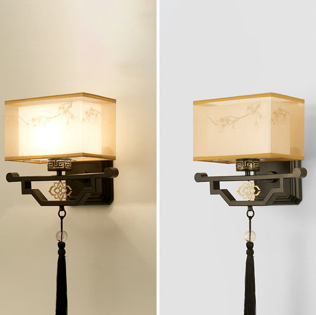 Classical Embroidered Iron Fabric Wall Lamp