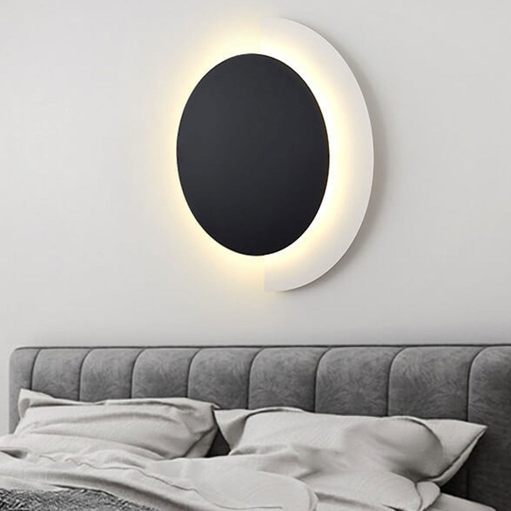 Postmodern Solid Color Wrought Wall Lamp