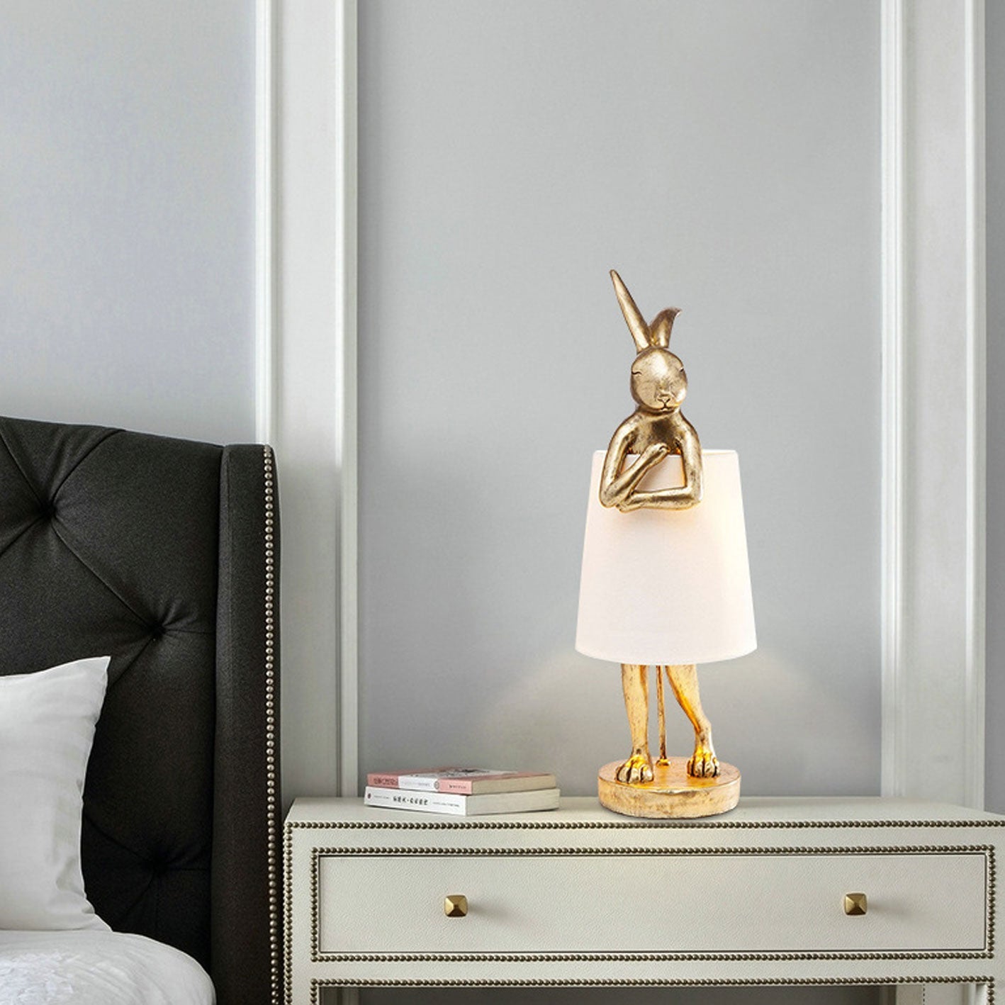 Apron Rabbit Resin Table Lamp