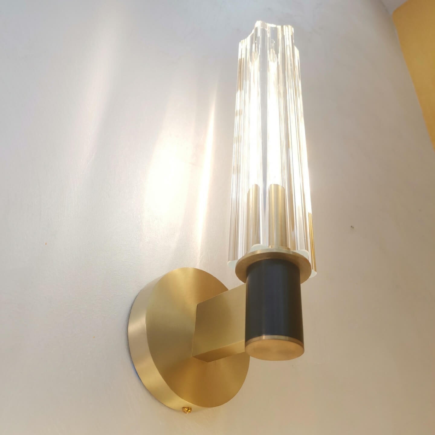 Minimal Brass Crystal Column Wall Lamp