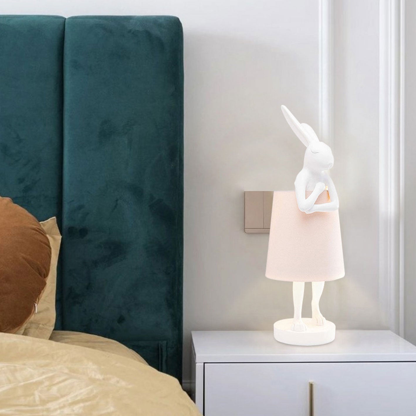 Apron Rabbit Resin Table Lamp
