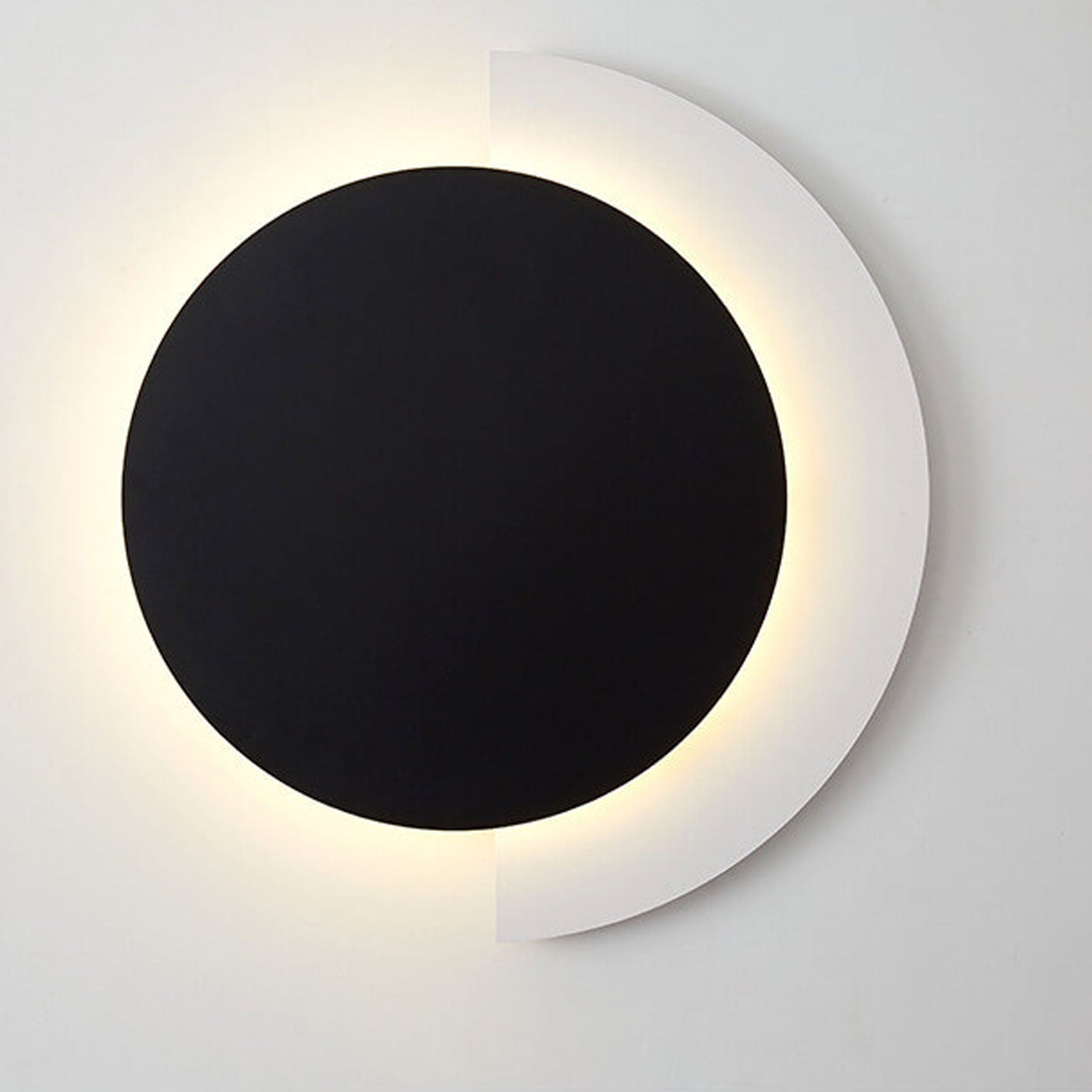 Postmodern Solid Color Wrought Wall Lamp