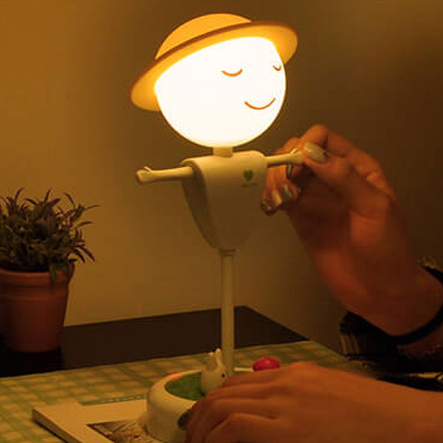 Cartoon Scarecrow Smiling Face Table Lamp