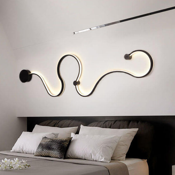 Long Aluminum Snake Shaped Wall Lamp