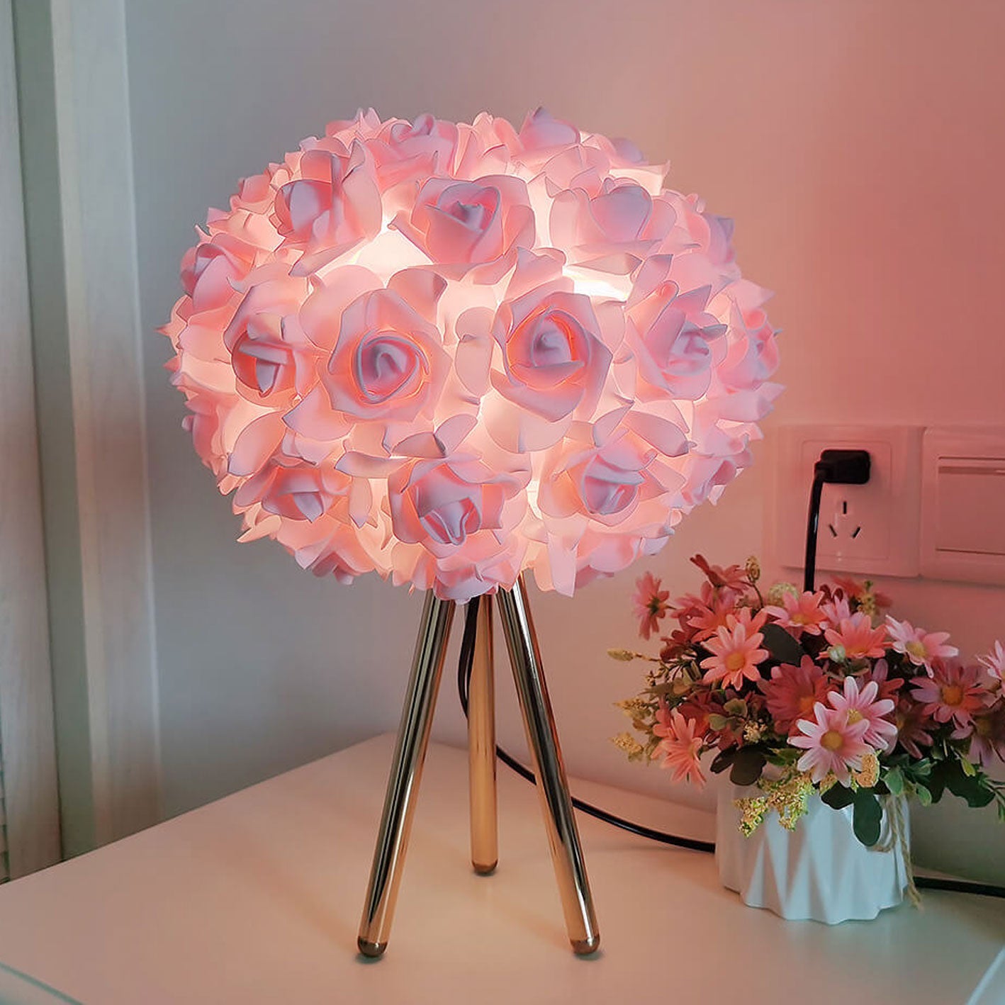 Rose Metal Table Lamp