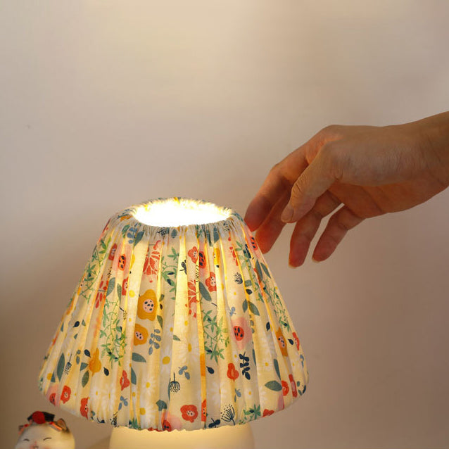 Pastoral Floral Pattern Fabric Table Lamp
