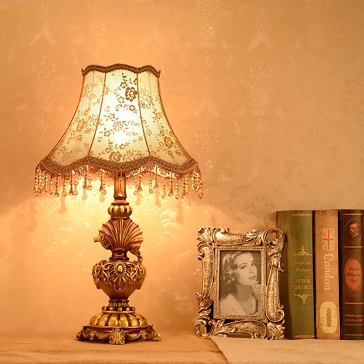 Pastoral Flower Pattern Fabric Table Lamp