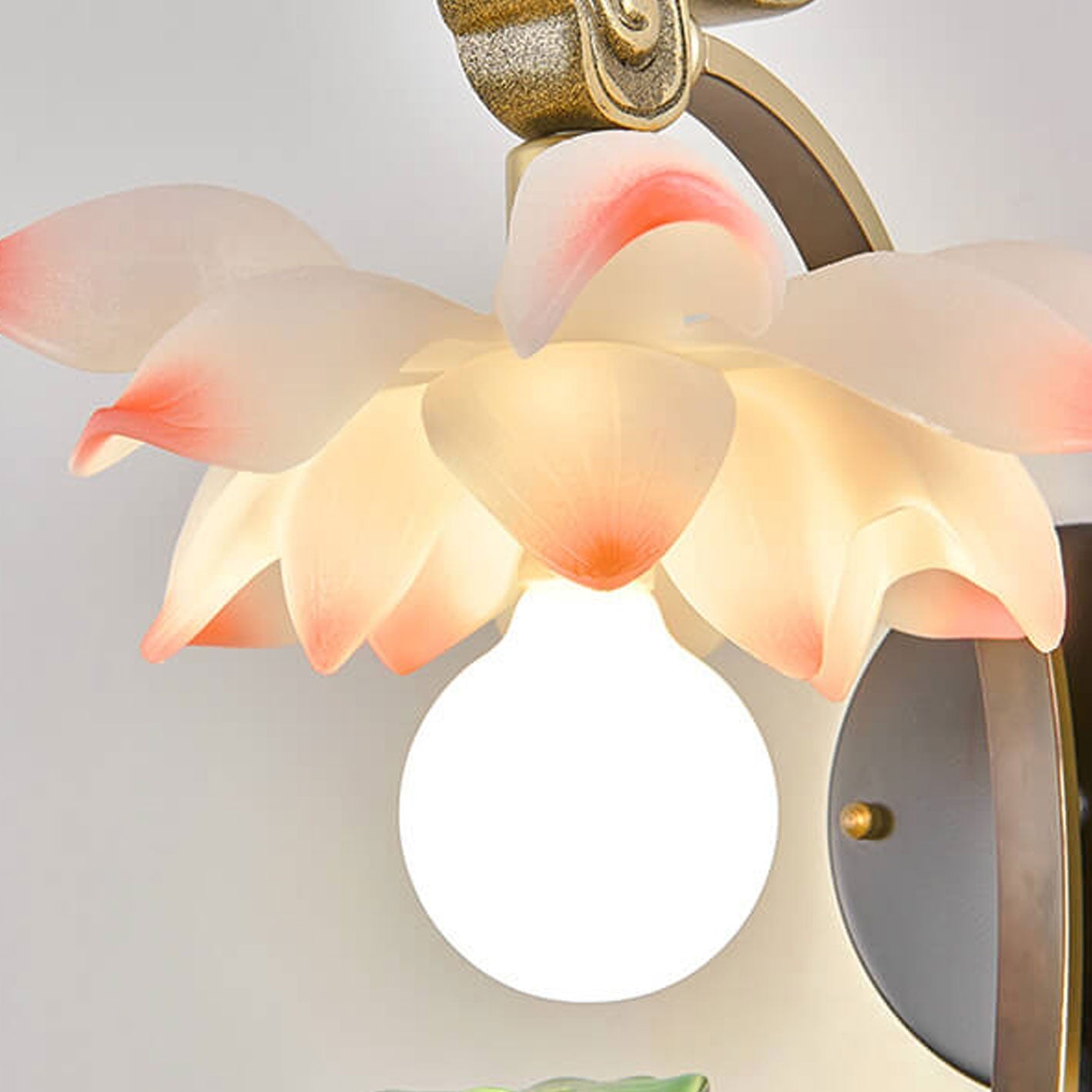 Lotus Ceramic Resin Wall Lamp
