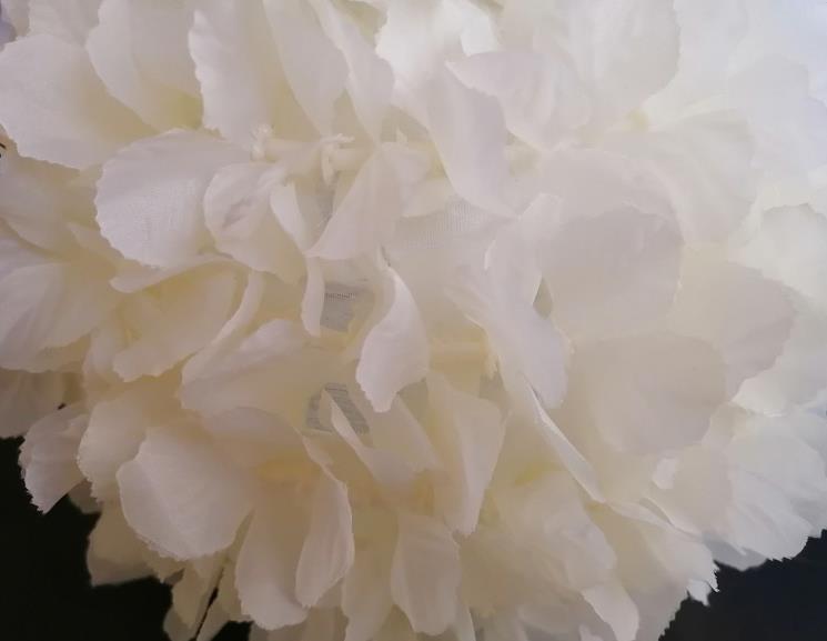 Fabric Flower Ball Table Lamp
