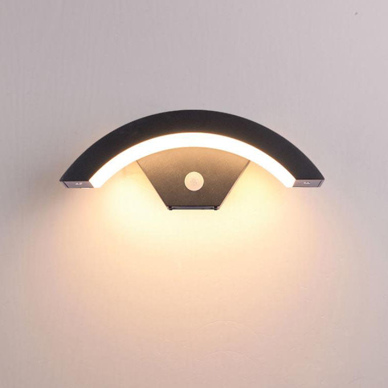 Aluminum Acrylic Curved Outdoor Light
