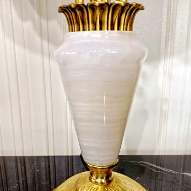 Round Trapezoidal Flower Leaf Table Lamp