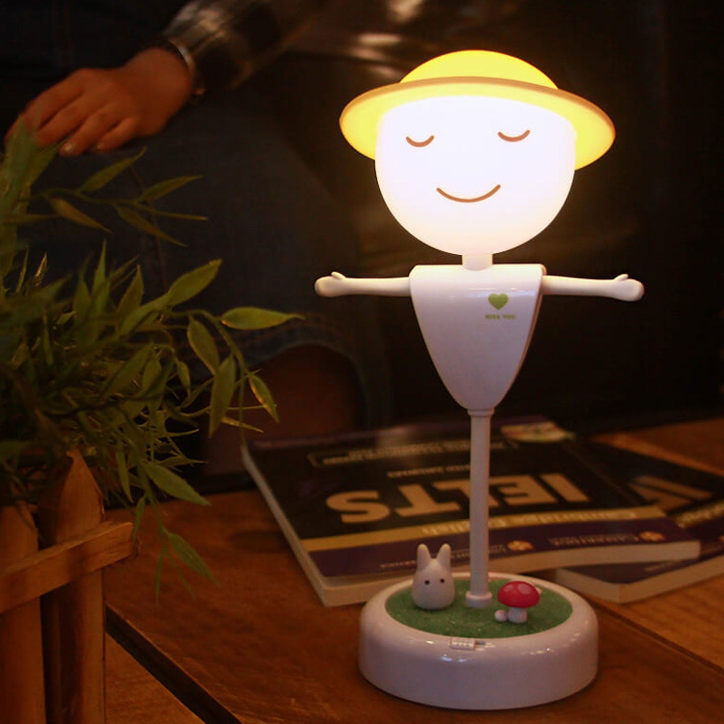 Cartoon Scarecrow Smiling Face Table Lamp