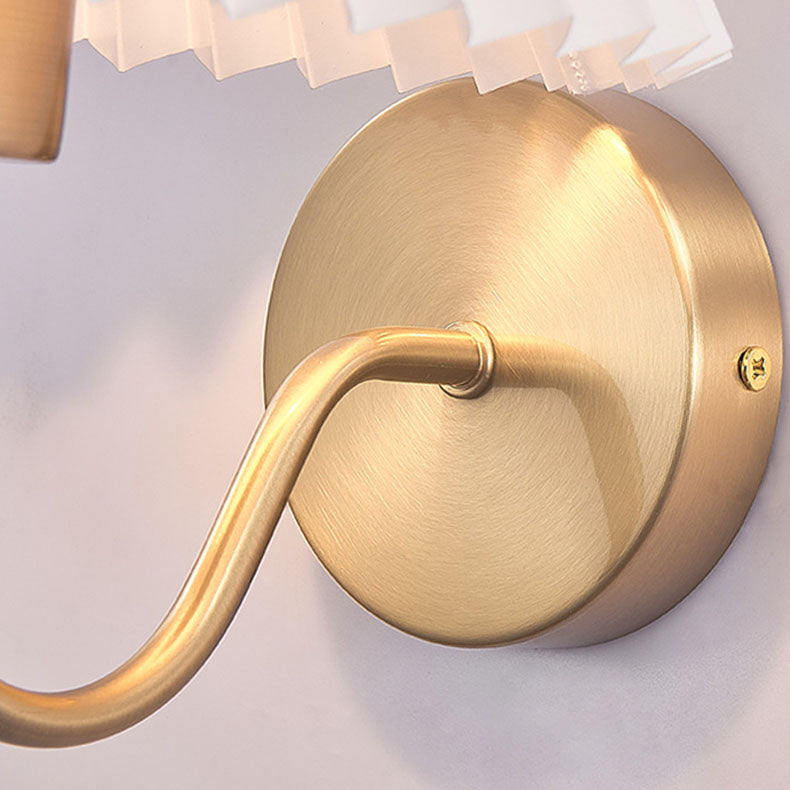 Pleated Disc Iron Fabric Wall Lamp
