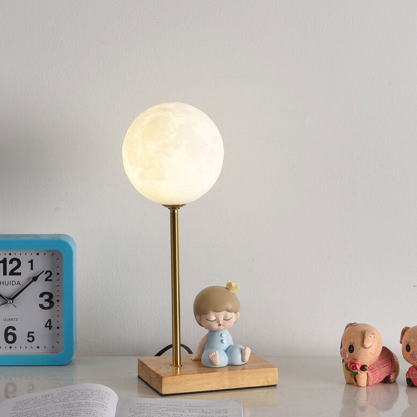 3D Printed Moon Decorative Table Lamp