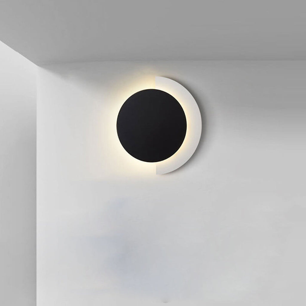 Postmodern Solid Color Wrought Wall Lamp